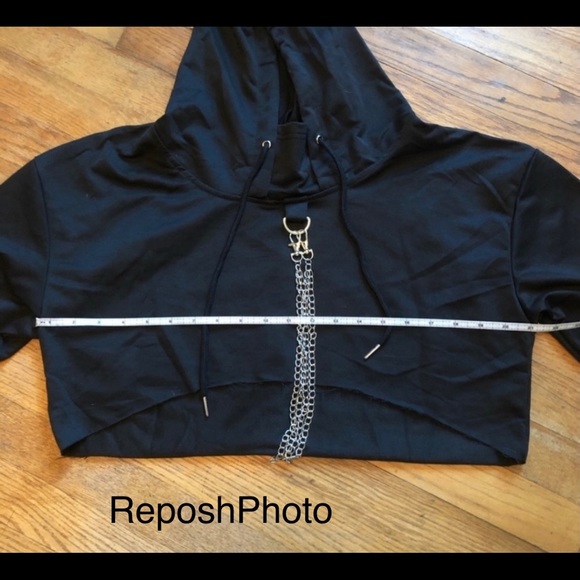 Cropped Hoodie with Chains - Picture 4 of 4
